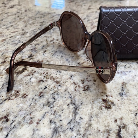 Authentic Gucci sunglasses with case - Picture 13 of 13